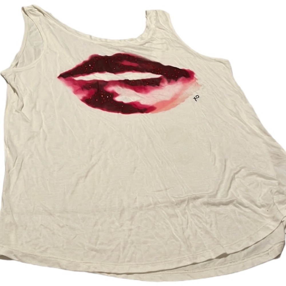 Juicy Couture size  medium ivory t-skirt open back LIPS graphic with bling NWOT